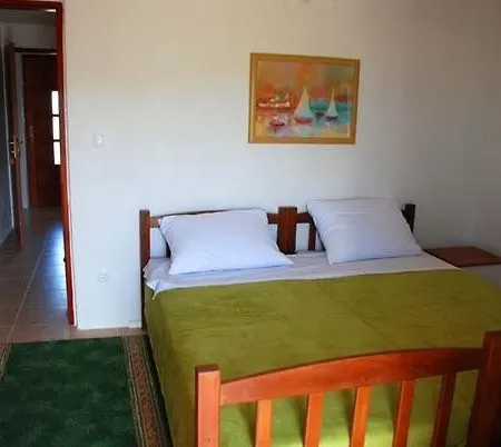 In With Seaview, Balcony, Air Condition, Wifi Apartment Pasman