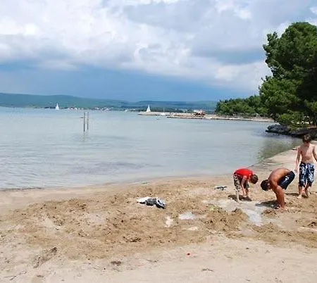 In With Seaview, Balcony, Air Condition, Wifi * Pašman