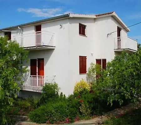 In With Seaview, Balcony, Air Condition, Wifi Apartment Pašman